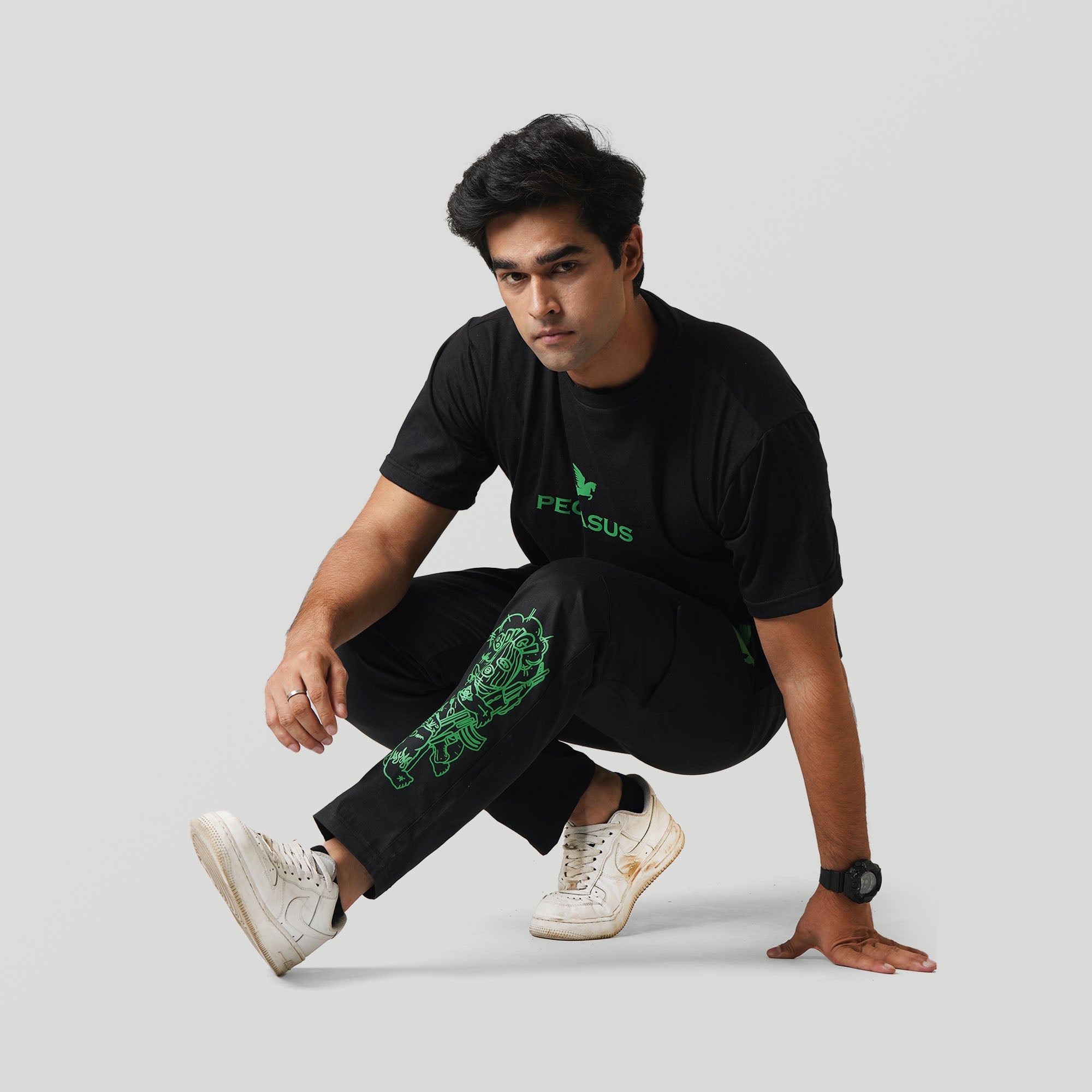 CHASE GRACE T-SHIRT- BLACK/GREEN Pegasus