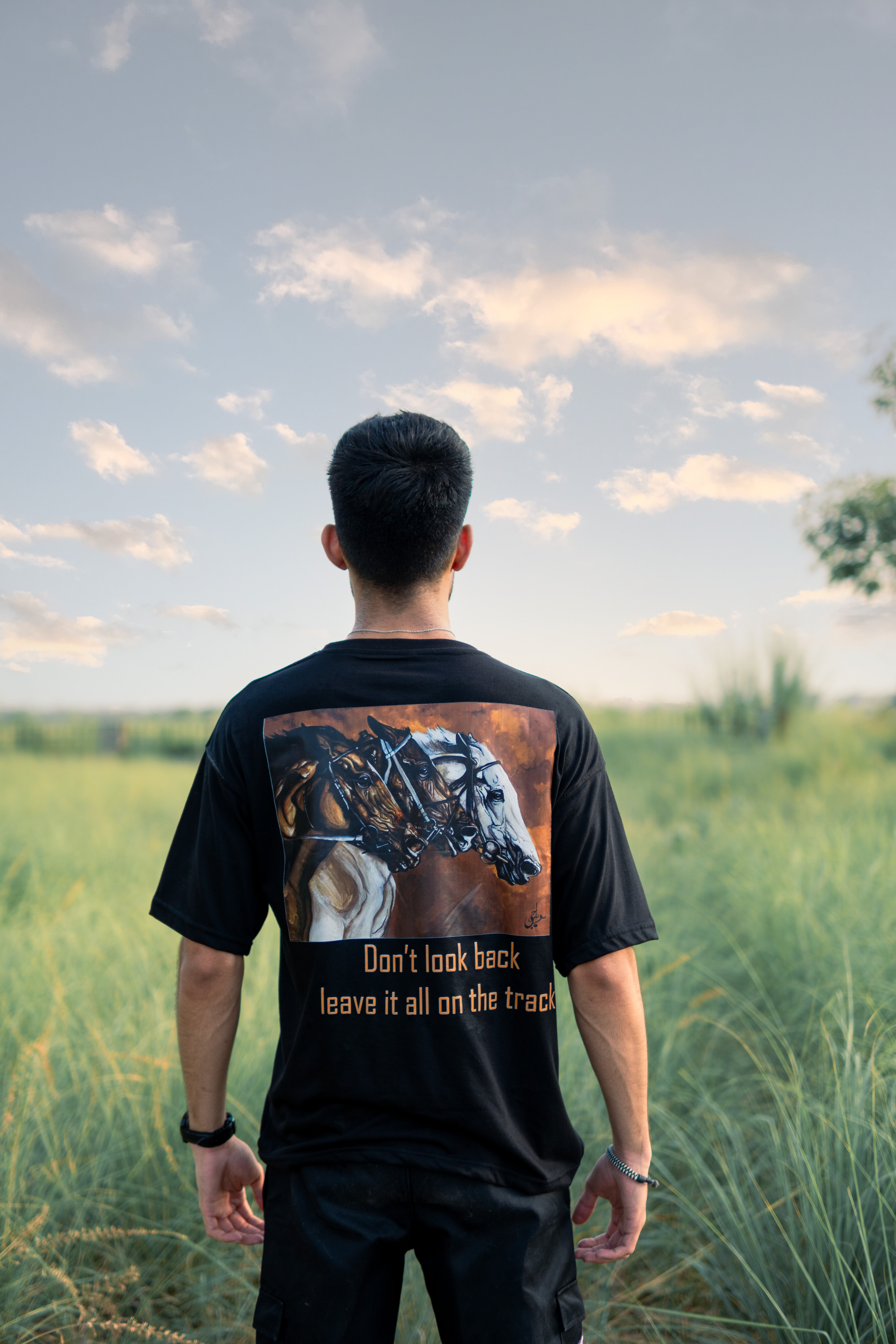 DON'T LOOK BACK T-SHIRT- BLACK Pegasus