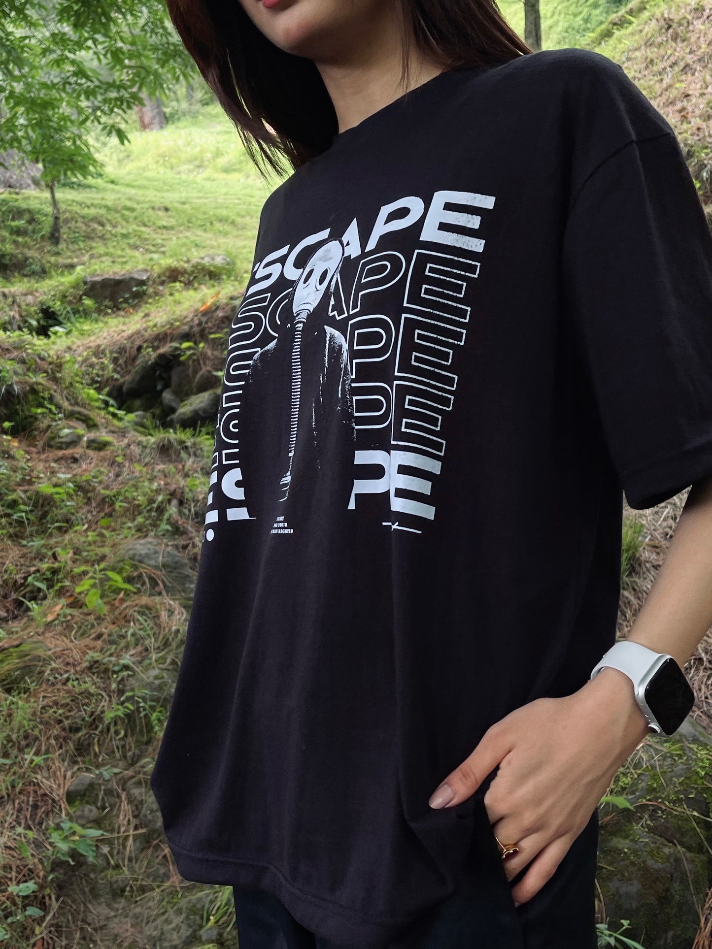 ESCAPE T-SHIRT- BLACK